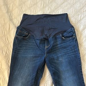 Size 18 regular Old Navy maternity skinny jeans